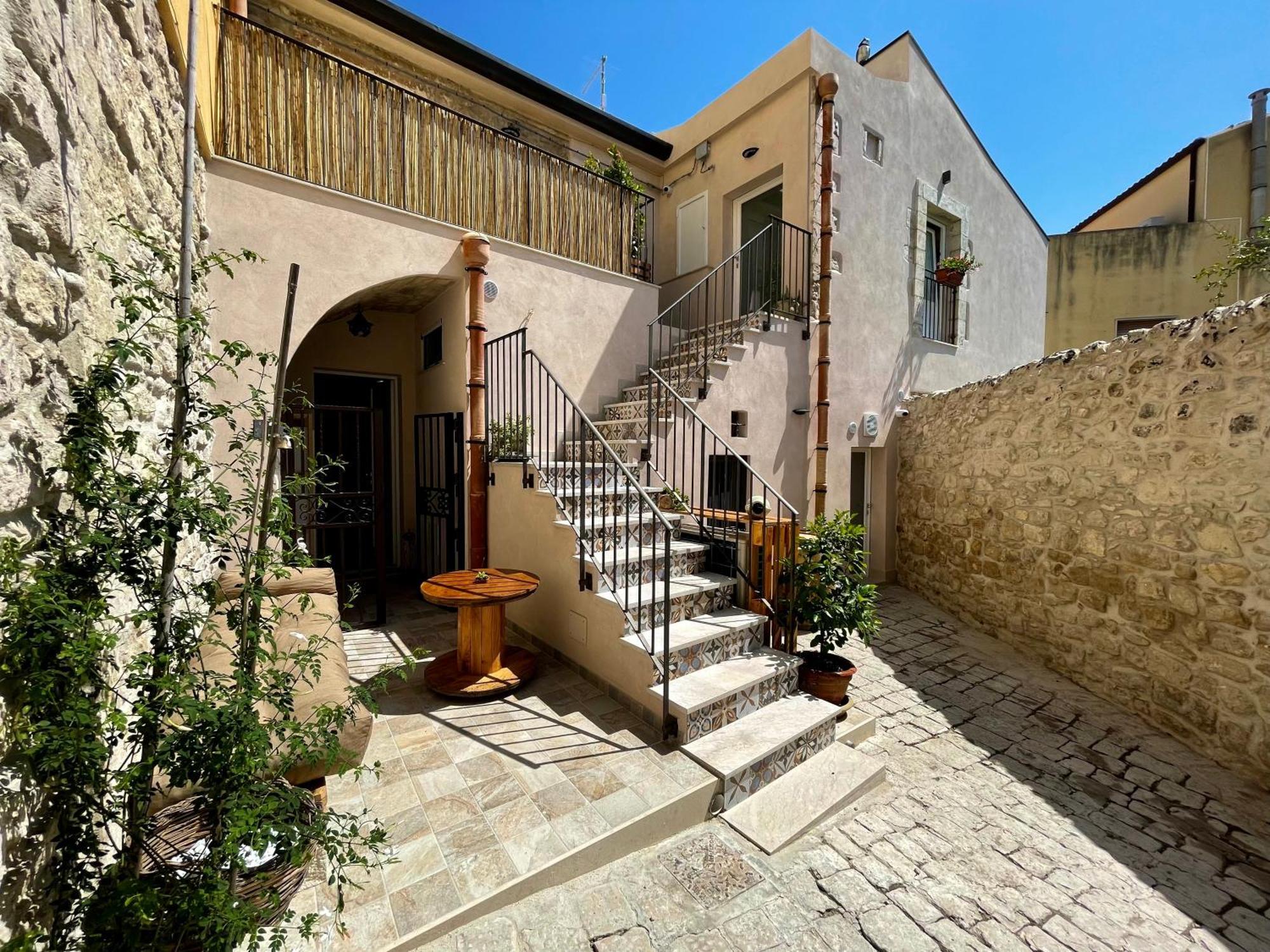 Cuturissi Hospitality & Wellnees Bed & Breakfast Ragusa Eksteriør bilde